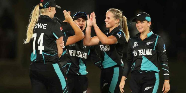 Twitter responses: Lea Tahuhu and Suzie Bates' romp in Colombo as New Zealand defeat Sri Lanka 1 New Zealand