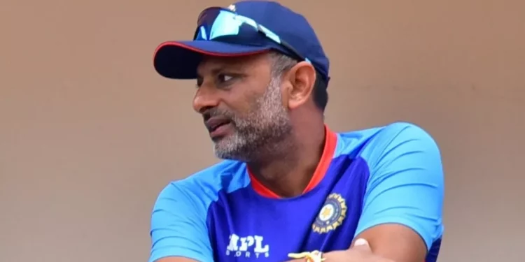 For the Ireland T20Is, Sitanshu Kotak will serve as India's head coach. 1 For the Ireland T20Is, Sitanshu Kotak will serve as India's head coach.