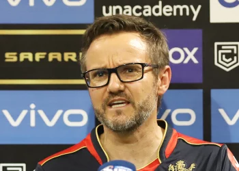 Mike Hesson writes a heartfelt statement after his time with the Royal Cricket Club ends, saying, "We were not able to lift the trophy." 6 Mike Hesson writes a heartfelt statement after his time with the Royal Cricket Club ends, saying, "We were not able to lift the trophy."