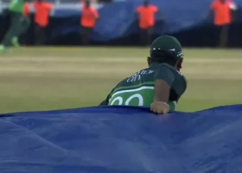 Rain postpones India-Pakistan's match at the 2023 Asia Cup, and Fakhar Zaman assists ground staff in putting up coverings.