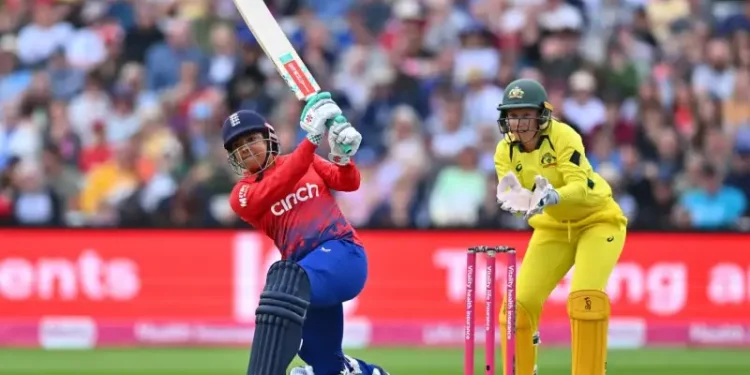 For the next season, the Melbourne Stars have signed top batter Sophia Dunkley