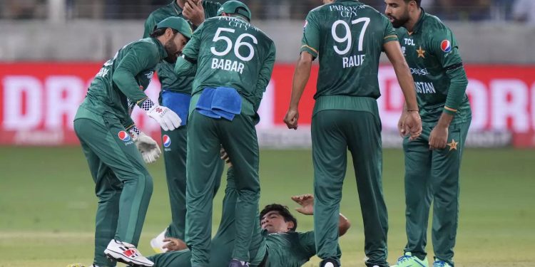 Asia Cup 2023: Naseem Shah's full-length fall versus Bangladesh puts Pakistan in danger of injury 1 Asia Cup 2023: Naseem Shah's full-length fall versus Bangladesh puts Pakistan in danger of injury