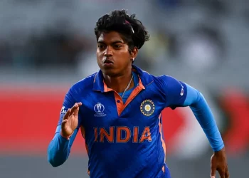 India advances to the final thanks to Vastrakar's four-for