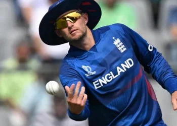 Joe Root talks candidly about the difficult playing conditions during the ENG vs. SA match in Mumbai, saying, "It was like you were eating the air." 6 Joe Root talks candidly about the difficult playing conditions during the ENG vs. SA match in Mumbai, saying, "It was like you were eating the air."