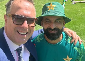 After a disagreement online, Michael Vaughan shares a selfie with Muhammad Hafeez.