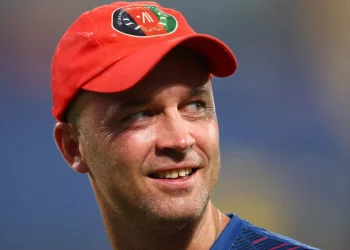 The forward-thinking Jonathan Trott is about to sign a new agreement on Afghanistan.