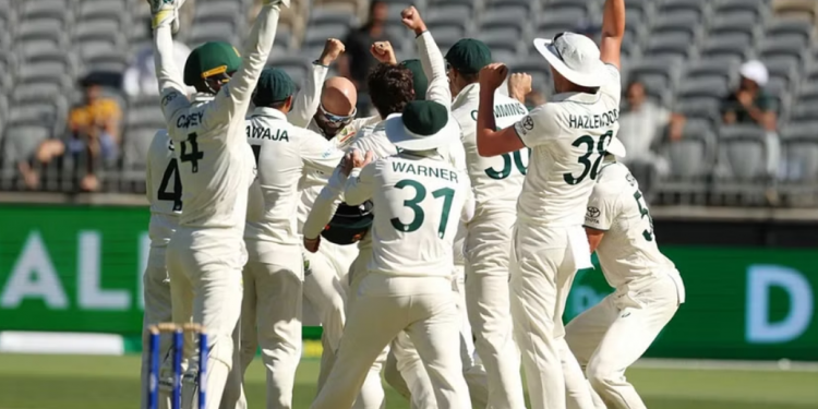 Australia names a 13-person squad for the Boxing Day Test against Pakistan. 1 Australia names a 13-person squad for the Boxing Day Test against Pakistan.