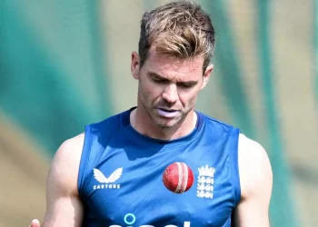 Mythology James Anderson's left-arm spin surprises Ravi Shastri, and the video goes viral.