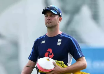 Jonathan Trott says he has no idea why Rohit Sharma retired during the first Super Over at Chinnaswamy Stadium. 7 Jonathan Trott says he has no idea why Rohit Sharma retired