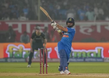Rinku Singh's controlled batting is praised by Ravichandran Ashwin, who describes him as a "left-handed Dhoni." 1 Rinku Singh's controlled batting is praised by Ravichandran Ashwin,