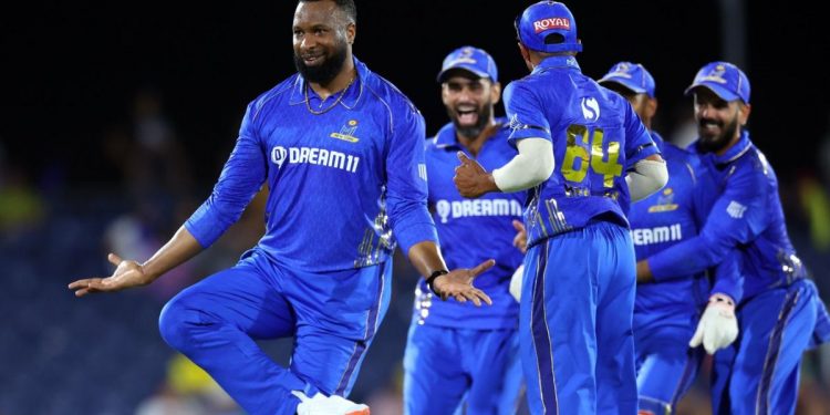 Kieron Pollard urges MI Cape Town to prepare for the DSG match in SA20 2024. 1 Kieron Pollard urges MI Cape Town to prepare for the DSG match in SA20 2024.