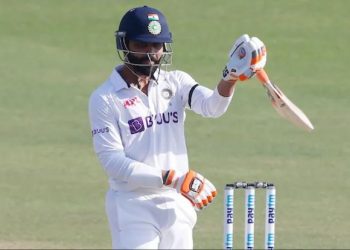 Fans respond to Ravindra Jadeja's dismissal in the Hyderabad Test, calling it "unlucky." 5 Fans respond to Ravindra Jadeja's dismissal in the Hyderabad Test, calling it "unlucky."
