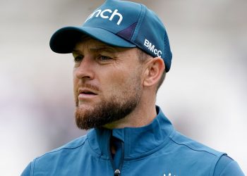 Brendon McCullum defends the choice of spin rookies for the India Test team.