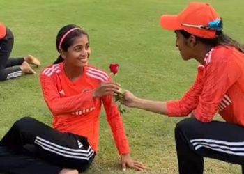 Shreyanka Patil receives a rose from Jemimah Rodrigues, dubbed the "most exciting upcoming player."