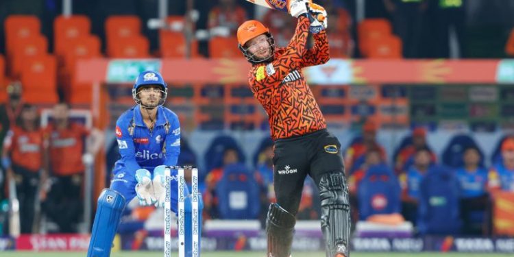 Shot of the Day: Hardik Pandya is left speechless by Heinrich Klaasen's powerful blow during SRH vs. MI IPL 2024 at Hyderabad