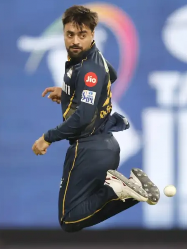 Top 4 spinners in the powerplay with the most wickets in the 2024 IPL