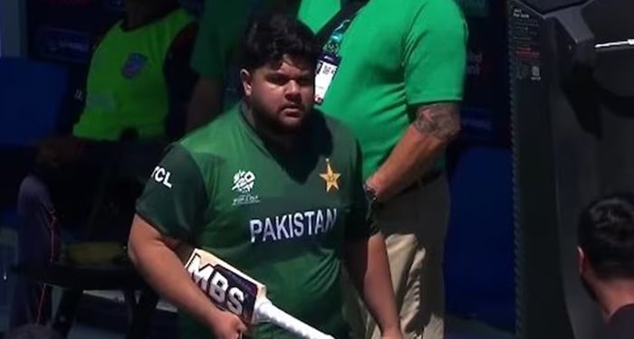 WATCH: After Golden Duck versus USA, Azam Khan looks angry at the crowd; the video becomes viral 1 WATCH: After Golden Duck versus USA, Azam Khan looks angry at the crowd; the video becomes viral