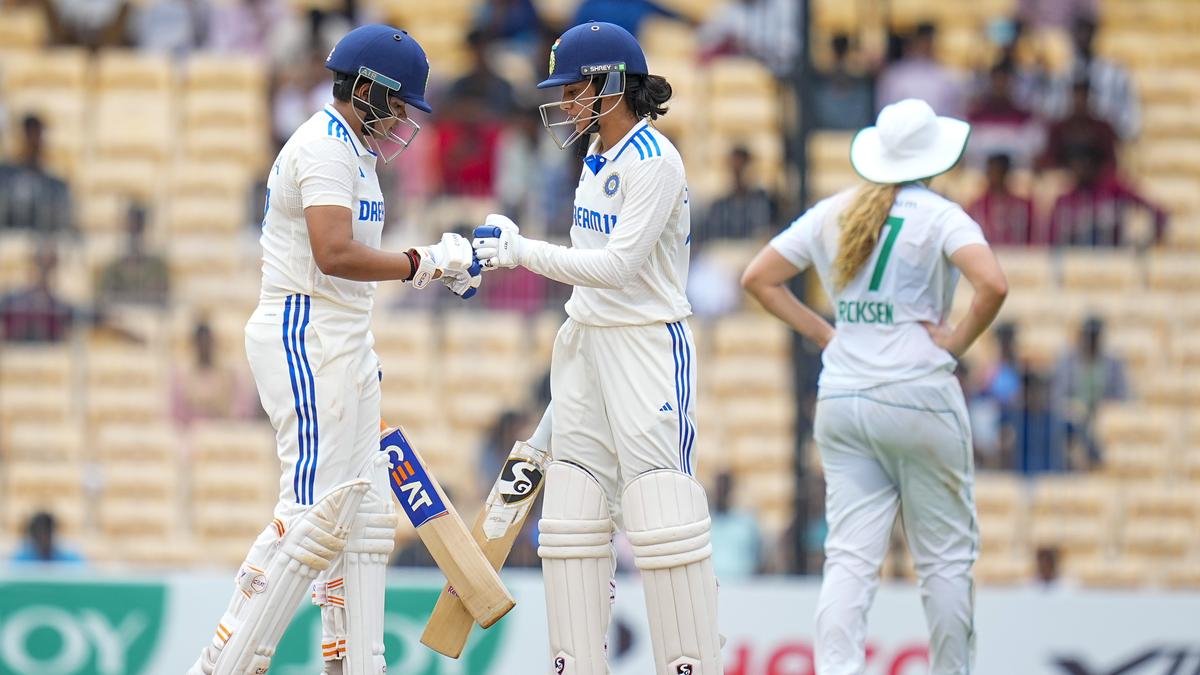 "Toying with bowlers": Shafali Verma and Smriti Mandhana lead India to a brilliant start on the first day of the Chepauk Test 9 "Toying with bowlers": Shafali Verma and Smriti Mandhana lead India to a brilliant start on the first day of the Chepauk Test
