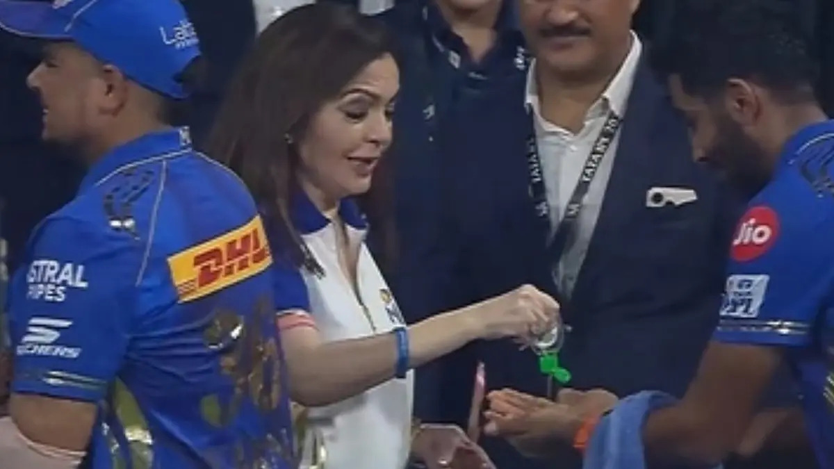 [WATCH] IPL 2025: Nita Ambani sanitises Jasprit Bumrah's palm before handshake after MI's win