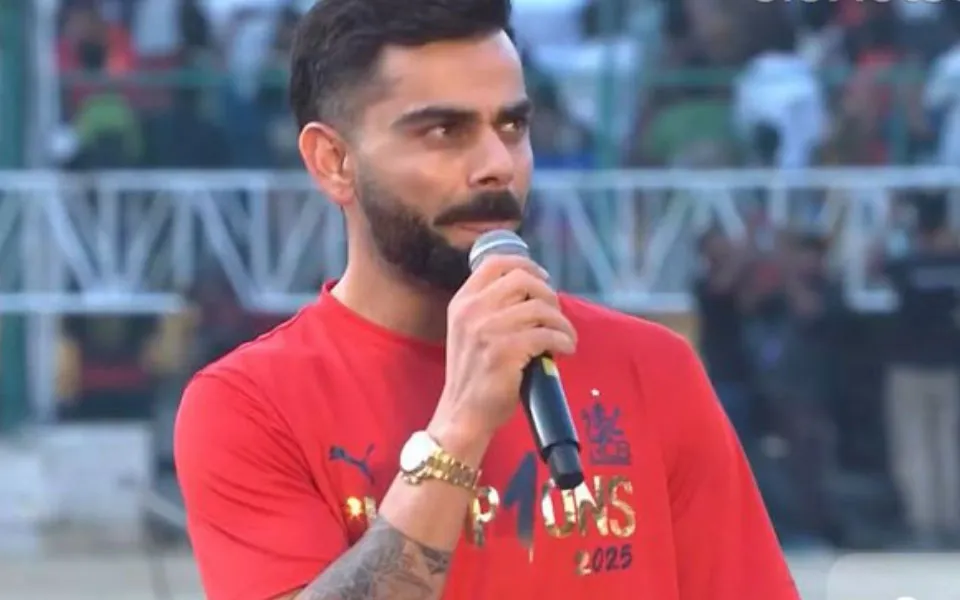 IPL 2025: Fans don't let Virat Kohli speak during trophy celebration at Chinnaswamy, moment goes viral 1 IPL 2025: Fans don't let Virat Kohli speak during trophy celebration at Chinnaswamy, moment goes viral