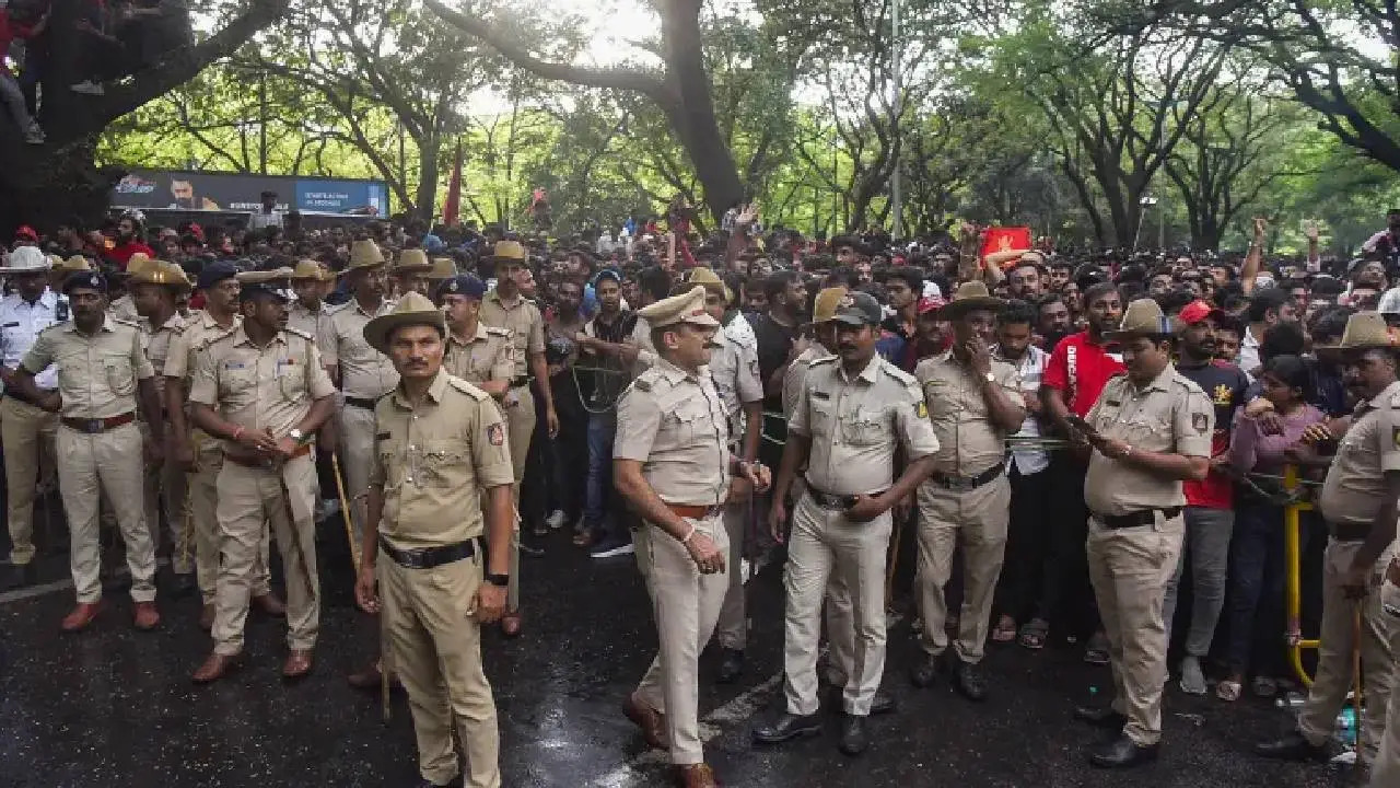 Karnataka High Court asks State Government nine questions on Bengaluru stampede 1 Karnataka High Court asks State Government nine questions on Bengaluru stampede