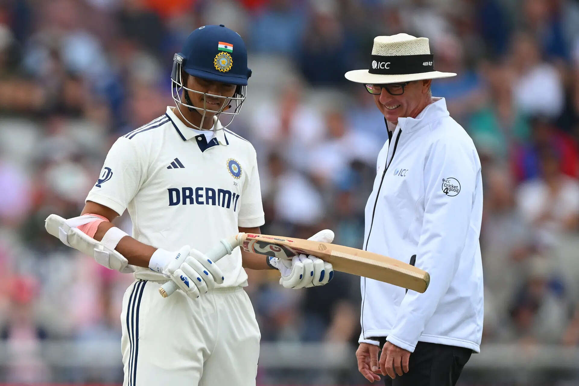 [WATCH] ENG vs IND 2025: Jaiswal's bat snaps against Woakes' nip backer in Manchester Test