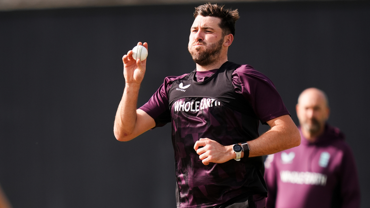 Jamie Overton replaces Saqib Mahmood in England's XI for 3rd ODI