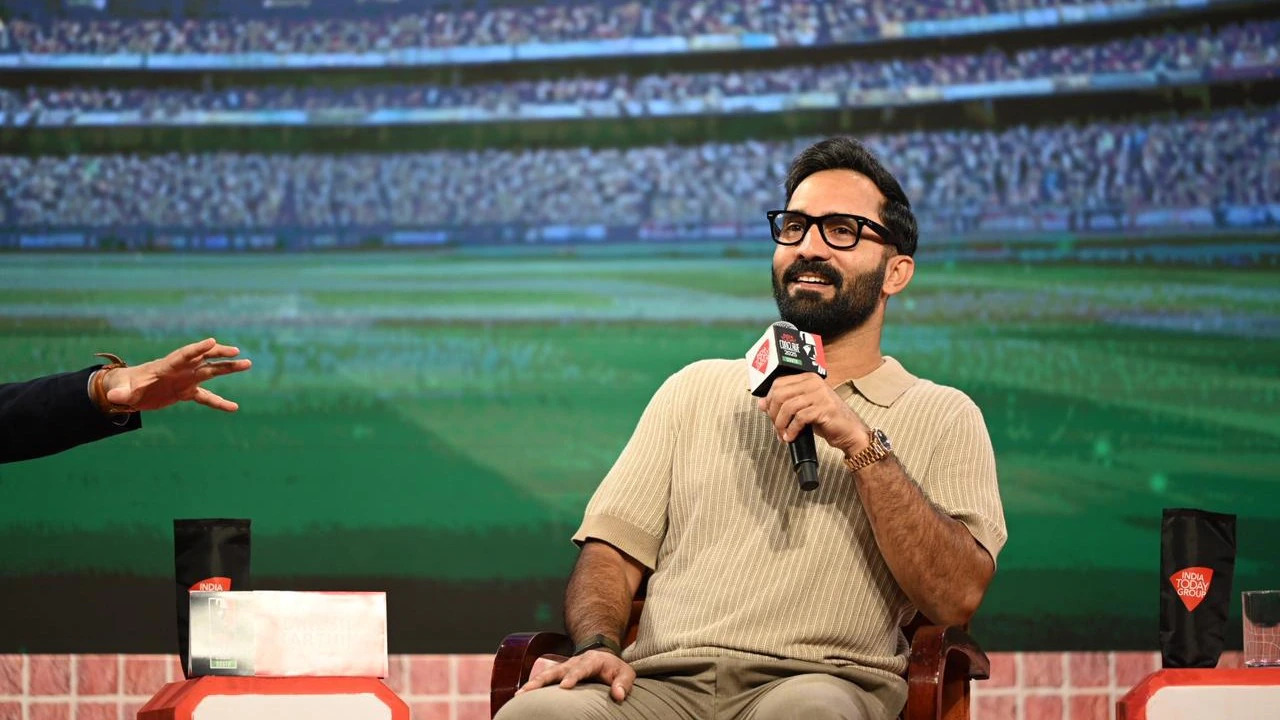 Dinesh Karthik reveals of turning into 'Chameleon' due to MS Dhoni's success 1 Dinesh Karthik reveals of turning into 'Chameleon' due to MS Dhoni's success