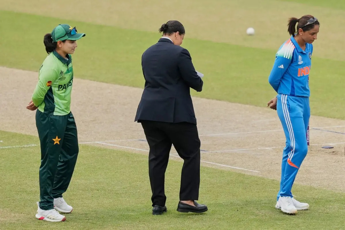 Women’s World Cup 2025: Harmanpreet Kaur, Fatima Sana avoid handshake as India's 'no handshake' stance continues 7 Women’s World Cup 2025: Harmanpreet Kaur, Fatima Sana avoid handshake as India's 'no handshake' stance continues