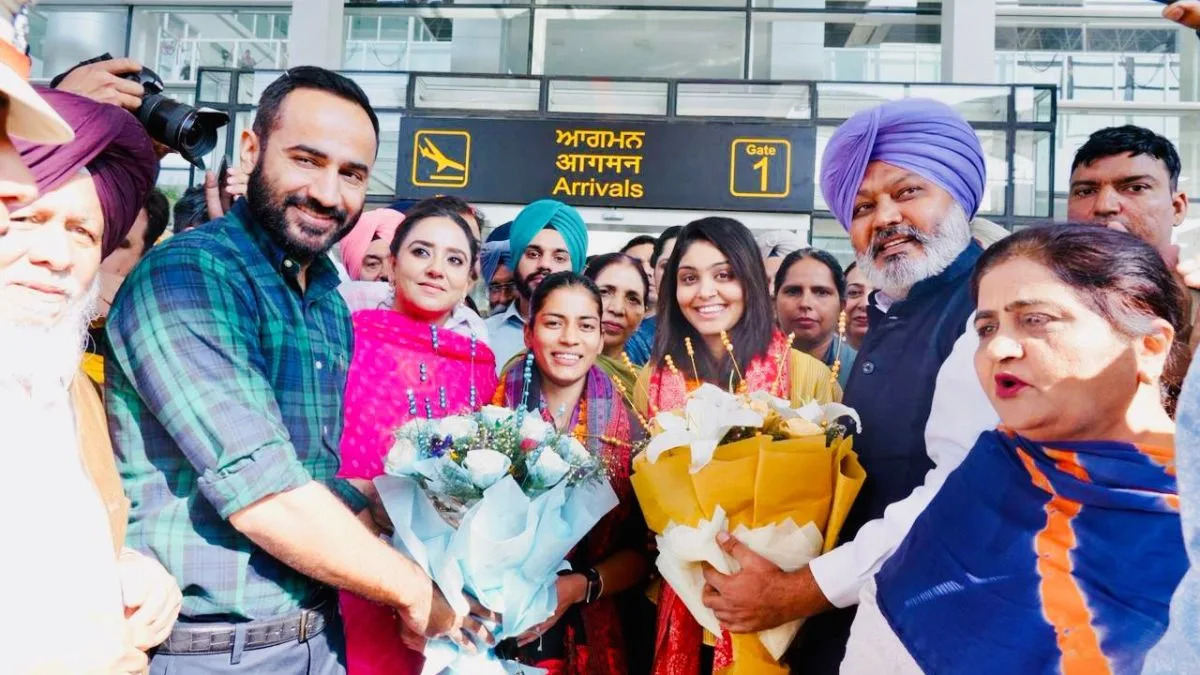 Women's World Cup 2025: Amanjot Kaur and Harleen Deol welcomed home with grand celebrations in Mohali