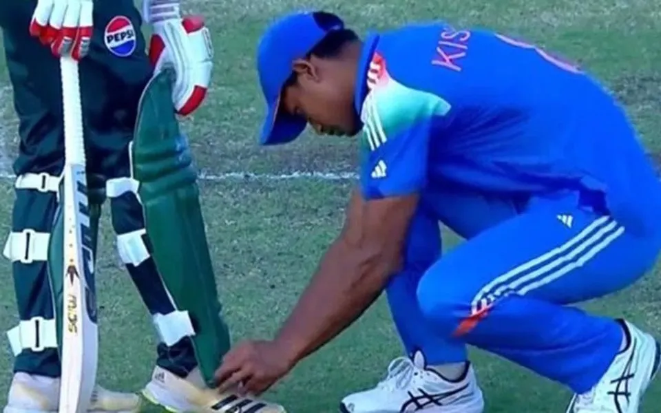 Asia Cup U19 2025: Kishan Kumar Singh ties Pakistani batter’s shoelaces as moment goes viral 2 Asia Cup U19 2025: Kishan Kumar Singh ties Pakistani batter’s shoelaces as moment goes viral
