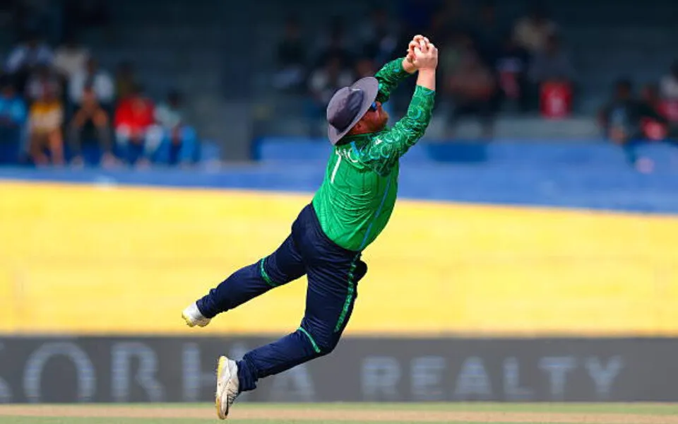 Watch: Paul Stirling’s Stunning Diving Catch Sends Josh Inglis Back