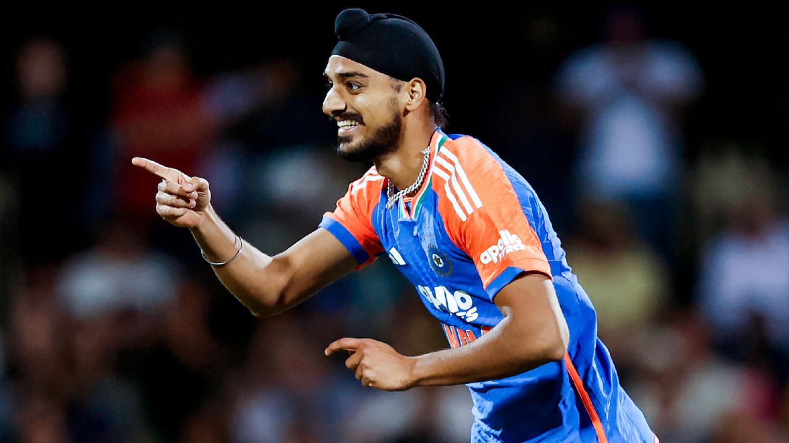 “I’d pick Kuldeep over Arshdeep” – Sanjay Bangar on India’s spin strategy vs Pakistan