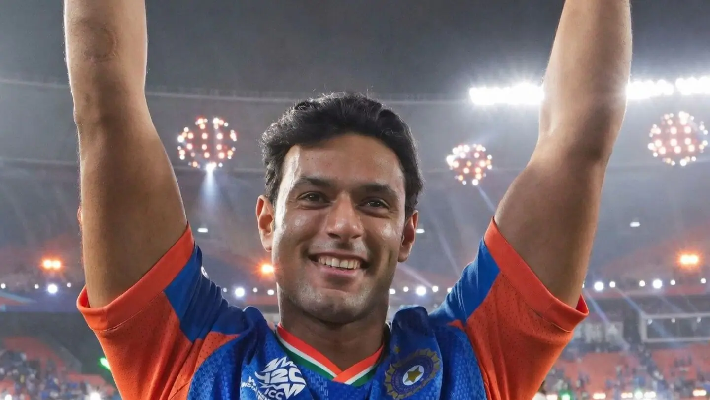 Shivam Dube Takes Train Ride After T20 World Cup Glory